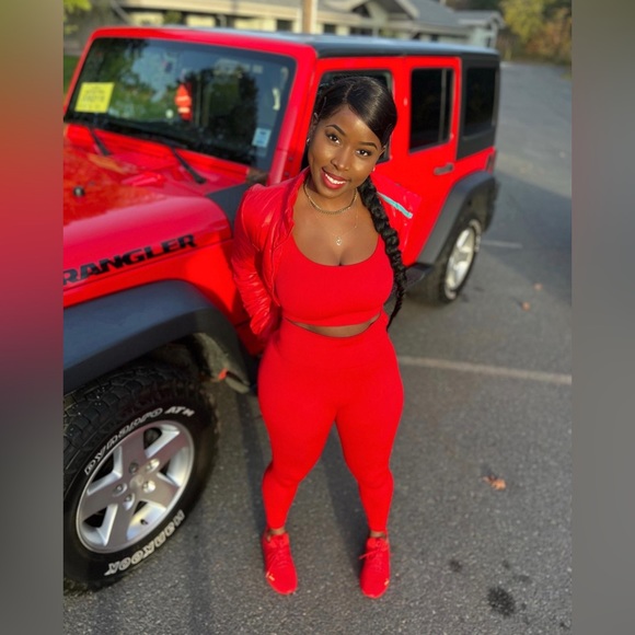 Selling red two piece spandex set - Picture 3 of 4